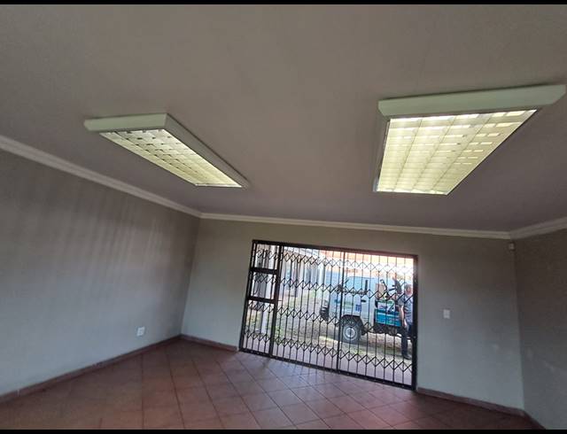 110M² OFFICE TO LET IN THREE RIVERS